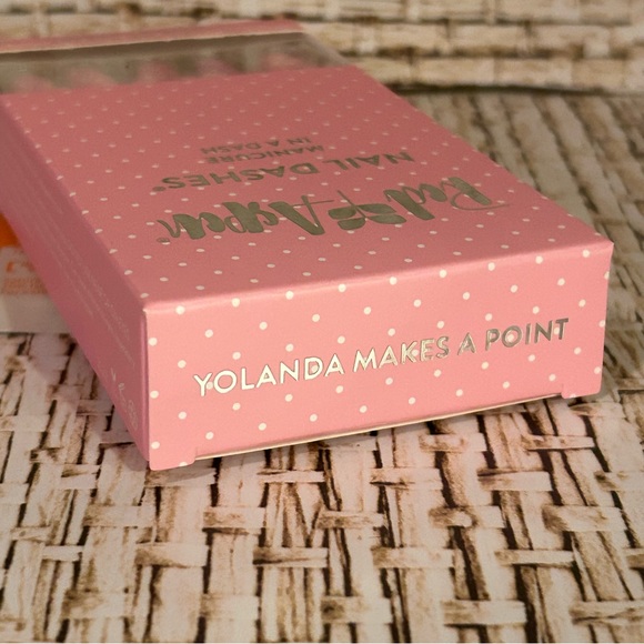 ✨Yolanda Makes A Point💅 - Picture 3 of 5